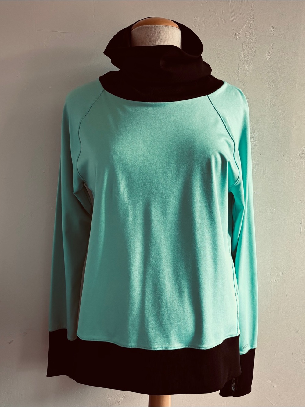 VSX Victoria's Secret Athletic Pullover Blue Green
